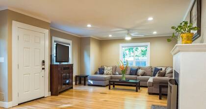 Lovely House near Downtown, Your Home away from Home!