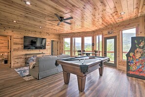 Games room - ‘Mountain Dew’ Cabin w/ Hot Tub & Scenic Views! (Sevierville)