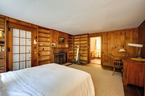3 bedrooms, iron/ironing board, Internet, bed sheets - 'Sky Parlor Farm' on 480 Acres w/ Fire Pit! (Shushan)
