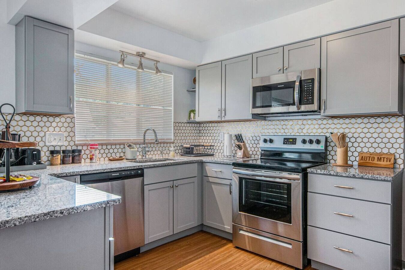 冰箱、微波炉、烤箱、炉灶