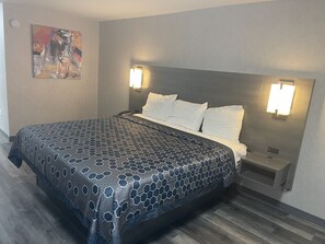 Premium bedding, desk, iron/ironing board, free WiFi