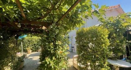 Dieses 45qm Reihenhaus liegt in einer ruhigen Lage, 100m von Strand