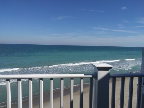 OCEANFRONT- TOP FLOOR- Sleeps 6