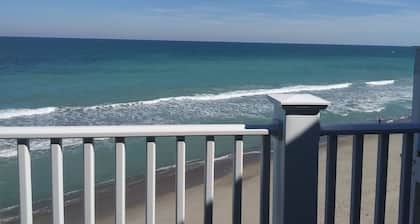 OCEANFRONT- TOP FLOOR- Sleeps 6
