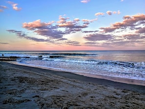 On the beach - OCEANFRONT- TOP FLOOR (Kure Beach)