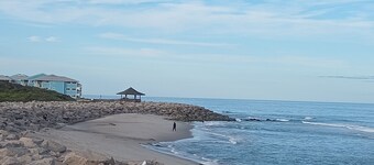 OCEANFRONT- TOP FLOOR- Sleeps 6