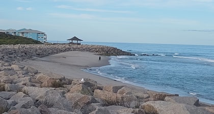 OCEANFRONT- TOP FLOOR- Sleeps 6