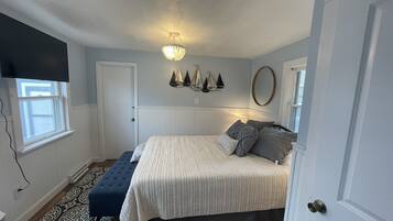 5 bedrooms, desk, iron/ironing board, travel crib