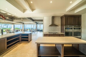 Fridge, microwave, oven, stovetop - Delightful Oceanfront Island Gem w/ Views, Shared Pool, Beach Access, Free WiFi (Kihei)