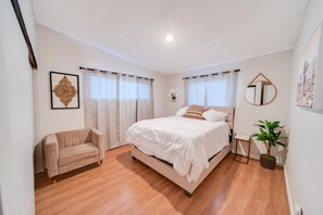 4 bedrooms, free WiFi, bed sheets, wheelchair access