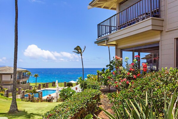 Property grounds - Wrap around Lanai, ocean views, your Kapalua stay (Lahaina)