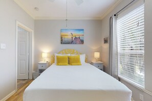 2 bedrooms, iron/ironing board, free internet, bed sheets