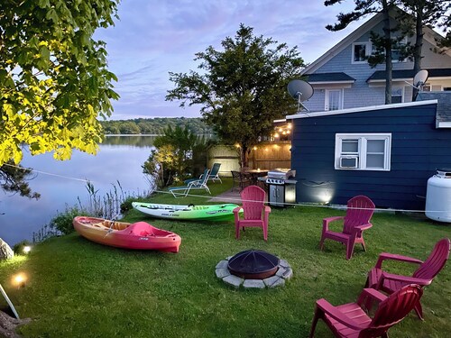 Cozy cottage on Fort Pond Lake.