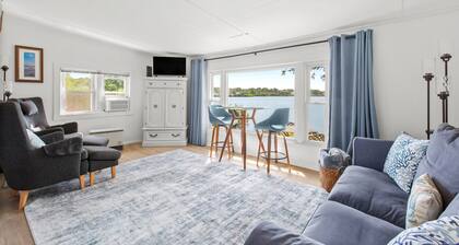 Cozy cottage on Fort Pond Lake.