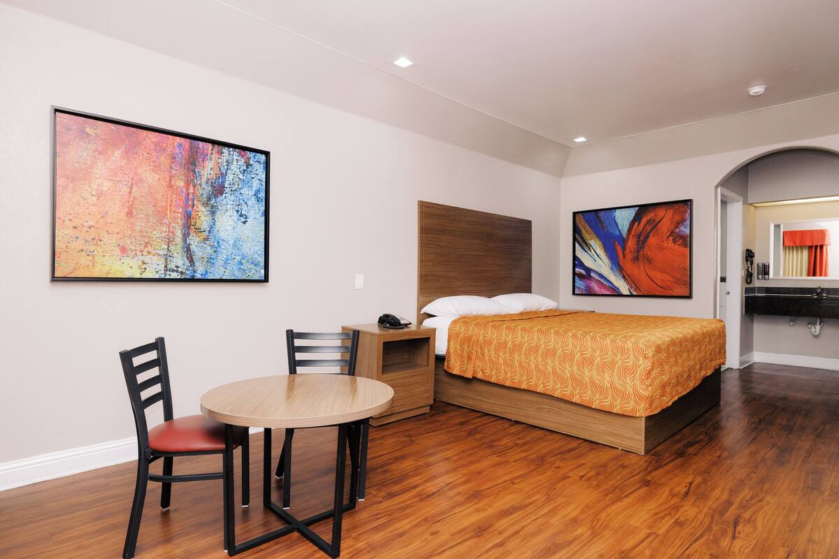 Standard Room | WiFi (free), bed sheets