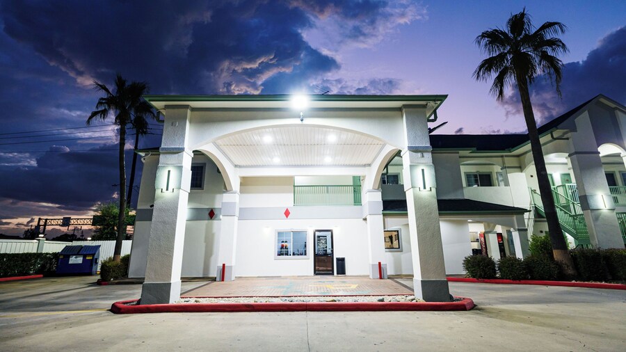 Palace Inn I10East & John Ralston