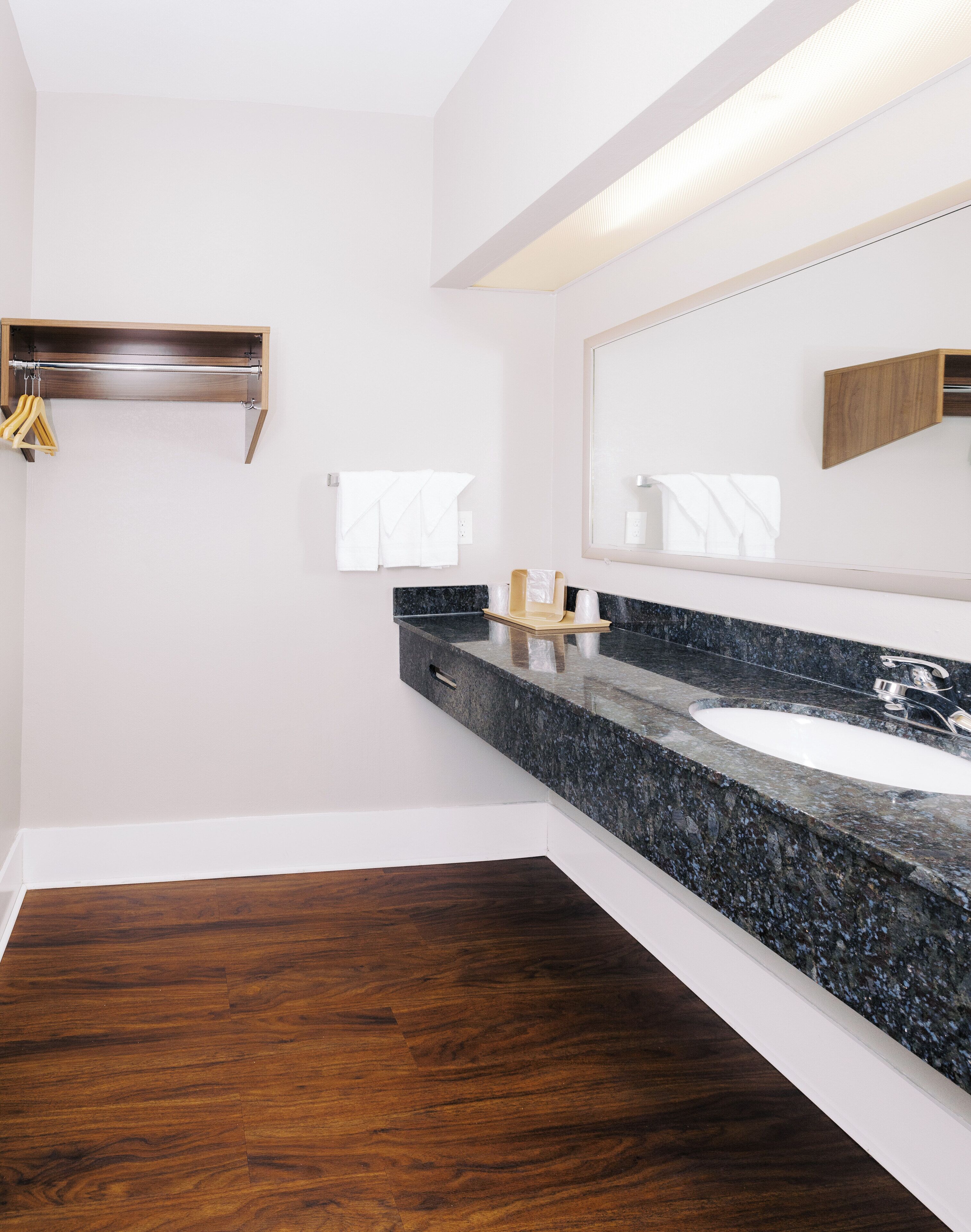Standard Room | Bathroom | Bathtub, free toiletries, hair dryer, soap
