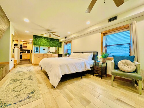 Stay in comfort and style! Encore Private Suite + Free parking! Close to Boston!