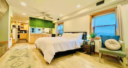 Stay in comfort and style! Encore Private Suite + Free parking! Close to Boston!