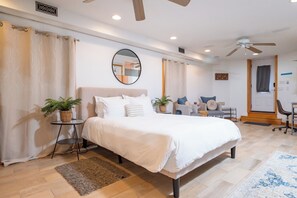 1 bedroom, iron/ironing board, free WiFi, bed sheets - Stay in comfort and style! Encore Private Suite + Free parking! Close to Boston! (Everett)
