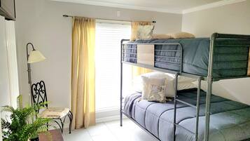 3 bedrooms, iron/ironing board, WiFi, bed sheets