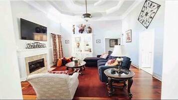 Smart TV, oficina y monitor de computadora