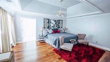 3 habitaciones, tabla de planchar con plancha, wifi y ropa de cama