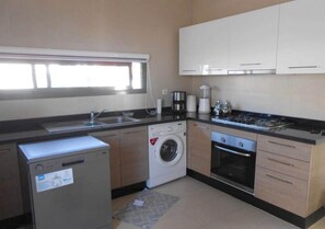 Geladeira, fogão, cooktop, lava-louças