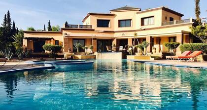 High standing villa with swimming pool 5228