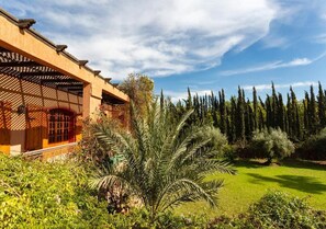 Property grounds - Splendid villa with swimming pool in Marrakech 5232 (Marrakech)