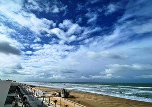 On the beach - Splendid High Standing Apartment in Mehdia 5245 (Mehdia)