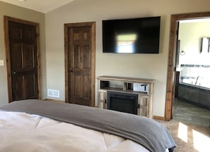 5 bedrooms, desk, travel cot, free WiFi