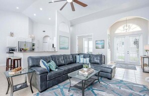 Smart TV, offices - My Happy Place- Beautiful Waterfront Vacation Home (Cape Coral)