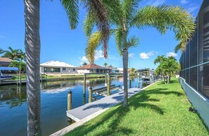 Property grounds - My Happy Place- Beautiful Waterfront Vacation Home (Cape Coral)