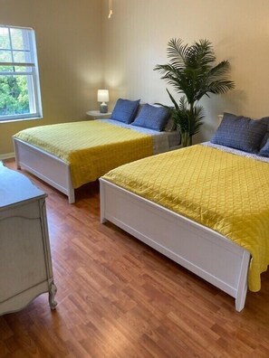 3 bedrooms, desk, iron/ironing board, free WiFi