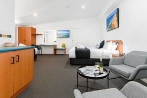 Bureau, Wi-Fi gratuit, draps fournis