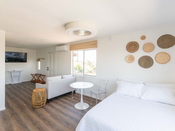 1 bedroom, WiFi, bed sheets - Mt Helix Studio Loft with Mountain Views (El)