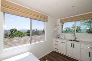 Interior - Mt Helix Studio Loft with Mountain Views (El)