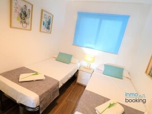 3 dormitorios, tabla de planchar con plancha, Internet y ropa de cama