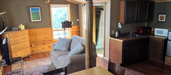 Mountain Getaway Retreat - Cozy & Quiet Loft Apartment