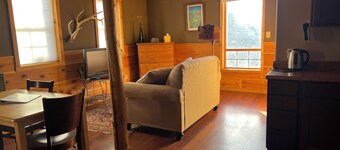 Mountain Getaway Retreat - Cozy & Quiet Loft Apartment