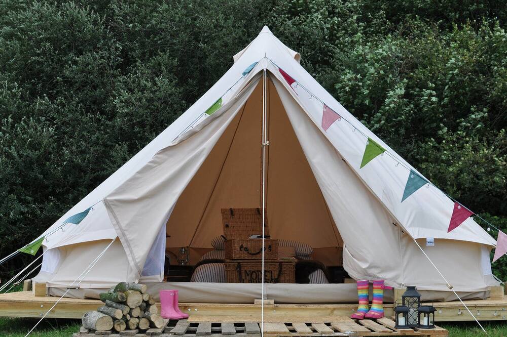 Immaculate and cosy Bell tent in Shaftesbury, UK