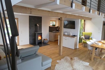 Ferienwohnung "WIESENGRUND" 90m² mit Balkon-Offener Wohnbereich Galeriewohnung Wiesengrund mit Kamin, Balkon und großer Außenterrasse