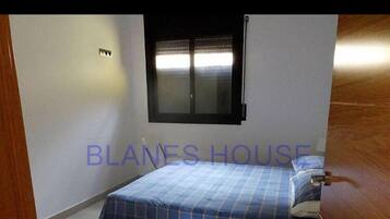 4 bedrooms, bed sheets