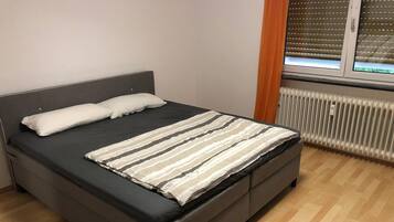2 Schlafzimmer, Bügeleisen/Bügelbrett, kostenloses WLAN, Bettwäsche