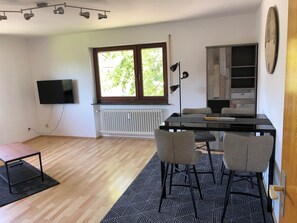 Interior - Apartment "Haus Schwarzwaldblick" with Mountain View, Wi-Fi & Balcony (Achern)