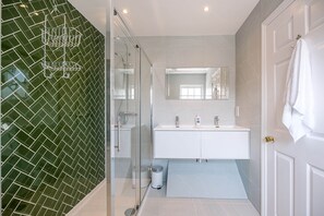 Ferienhaus (4 Bedrooms) | Badezimmer
