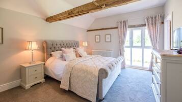 House (3 Bedrooms) | 3 bedrooms, laptop workspace, bed sheets