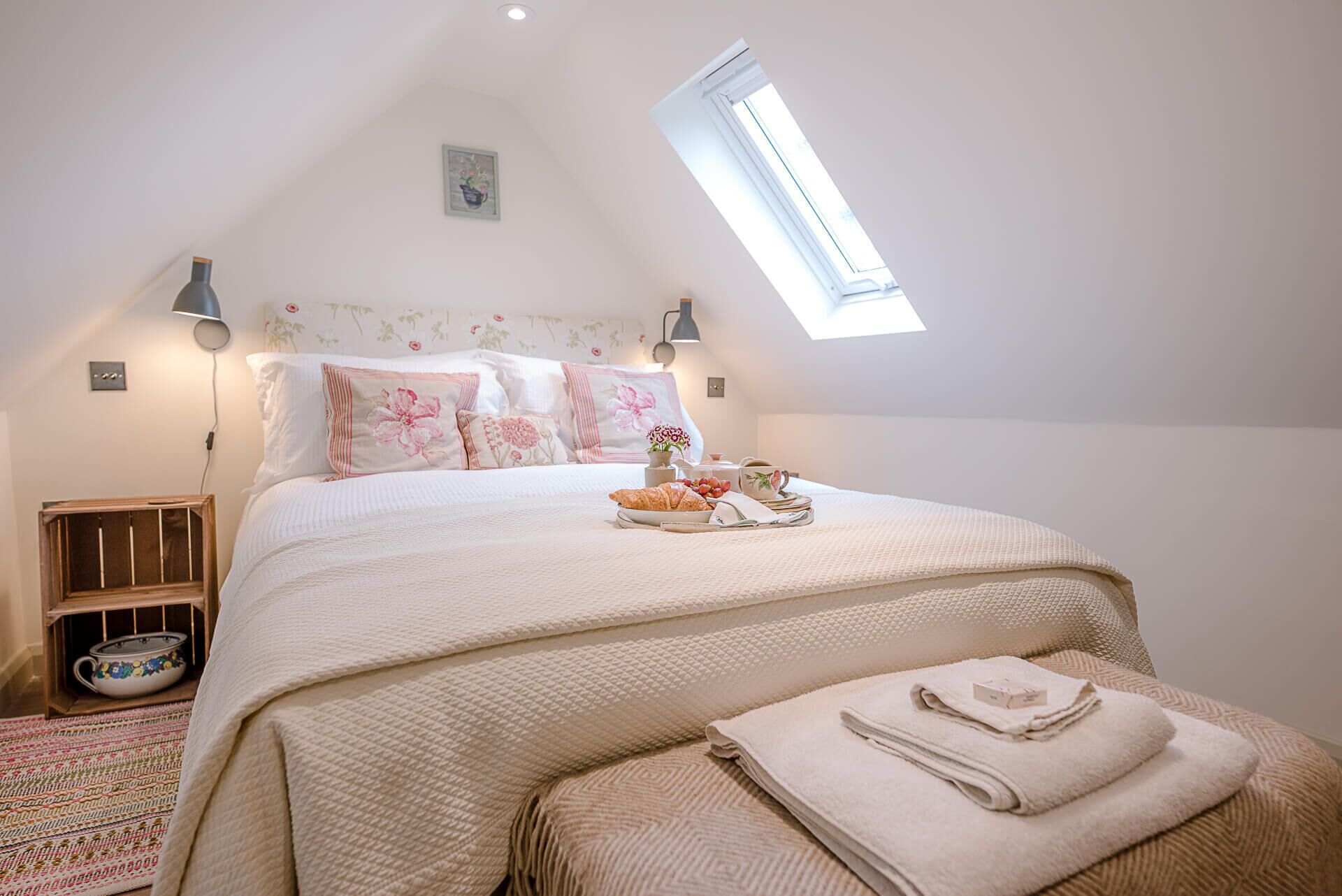 1 bedroom, laptop workspace, bed sheets
