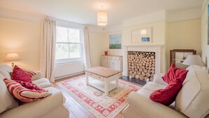 TV, fireplace, books - The Farmhouse, Boundary Farm, Framlingham (Woodbridge)